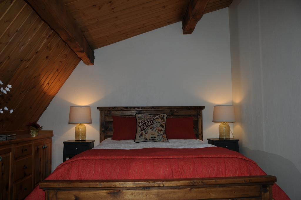 Fin And Feather Inn Victor Buitenkant foto